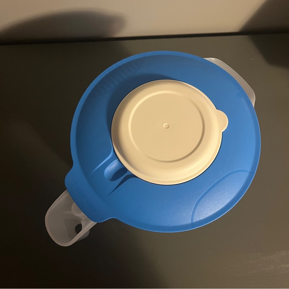 Tupperware measuring cup NWOT